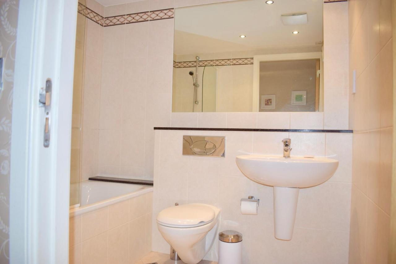 2 Bedroom Grand Canal Dock- Breathtaking Liffey Views Дублин Экстерьер фото